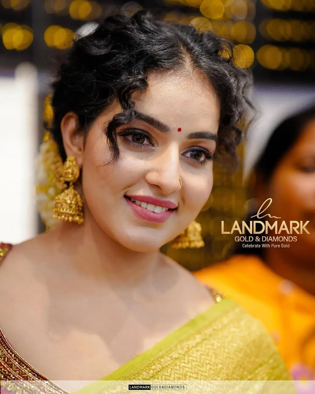 Malavika Menon In South Indian Traditional Green Saree Red Blouse